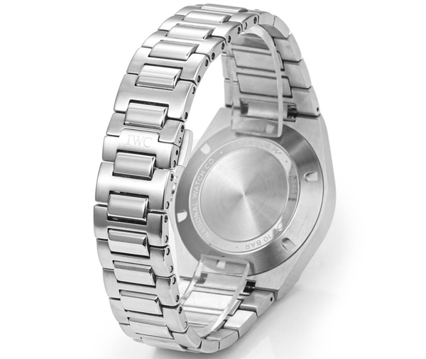 アイ・ダブリュー・シー着用イメージ